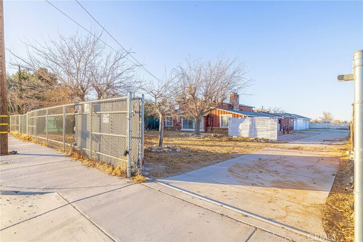 Property Photo:  3339 E Avenue S  CA 93550 