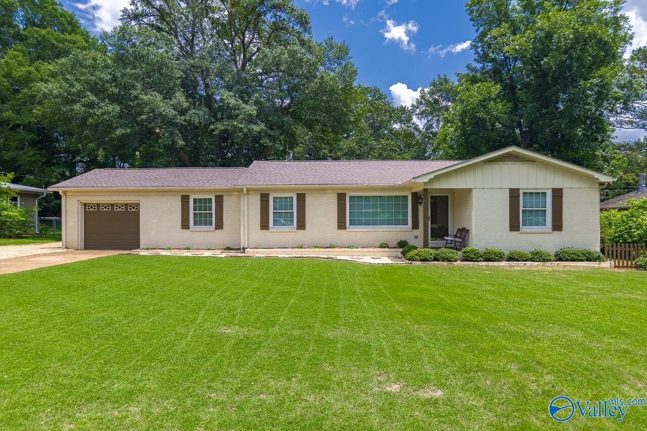 Property Photo: 2312 Quince Drive SE AL 35601