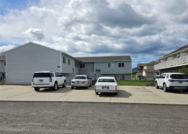Property Photo: 3811 Beechnut Street MT 59635