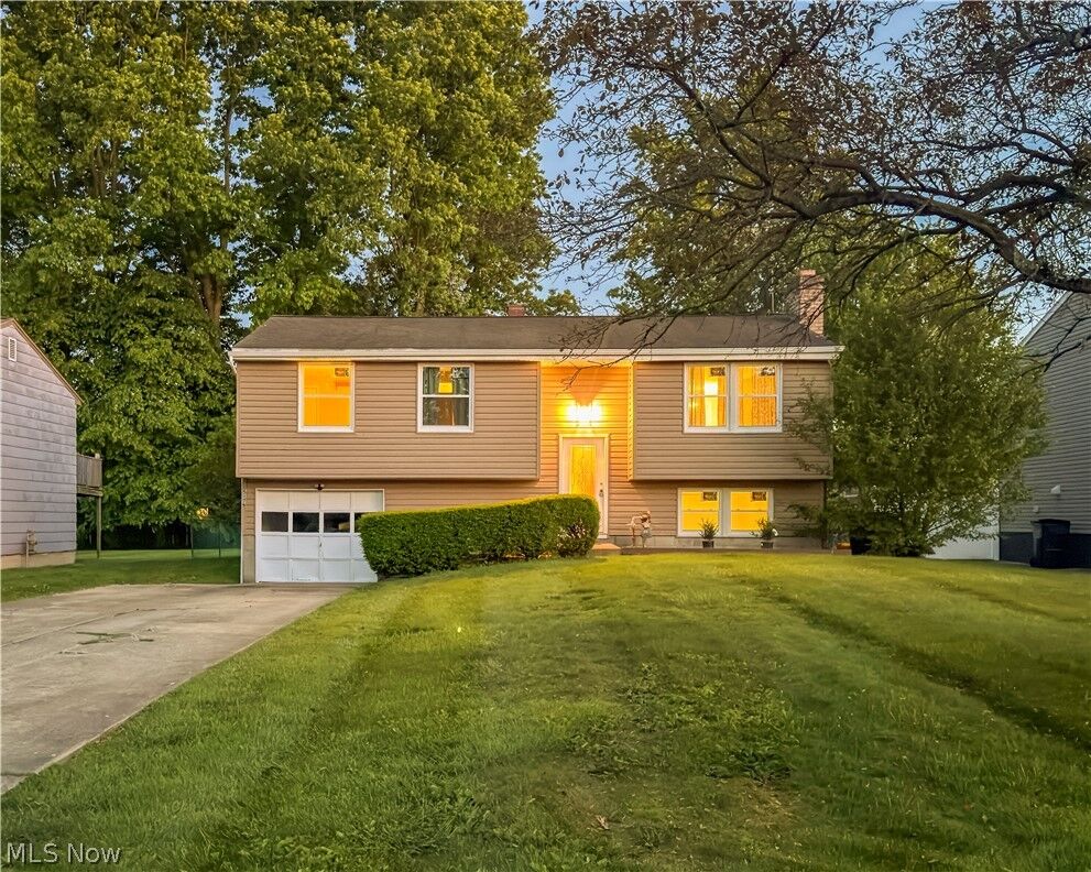 Property Photo:  5179 Willow Crest Avenue  OH 44515 