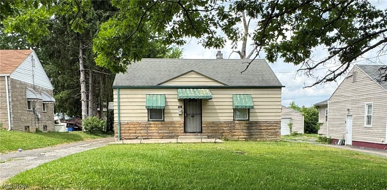 Property Photo: 828 Marmion Avenue OH 44502