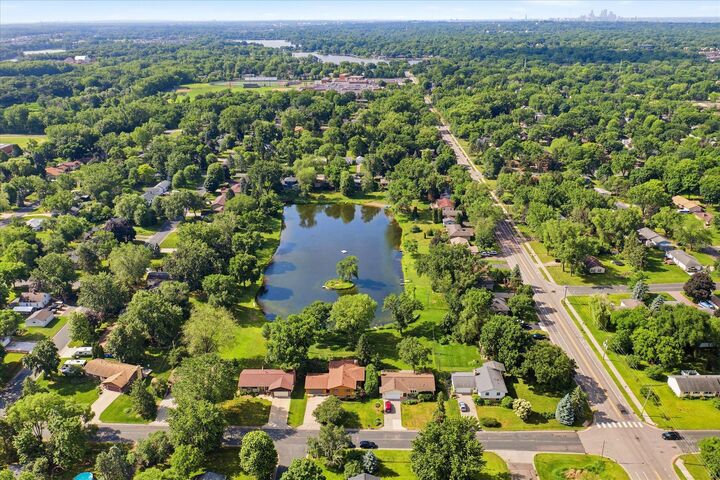Property Photo:  2516 Ridge Lane  MN 55112 