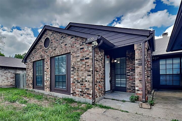 Property Photo:  420 Dollins Street  TX 75104 
