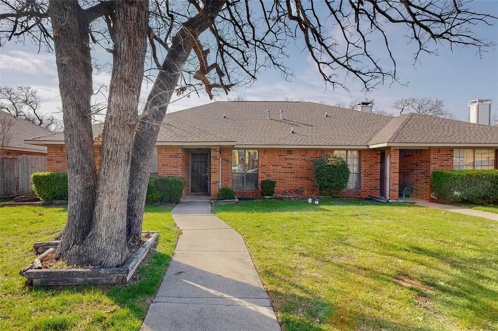 Property Photo: 1904 N Irving Heights Drive TX 75061