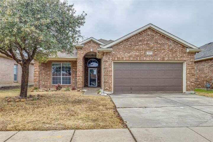 Property Photo: 10005 Bull Run TX 76177