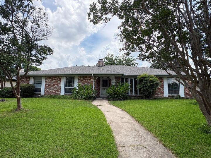 Property Photo: 2916 Robin Road TX 75075