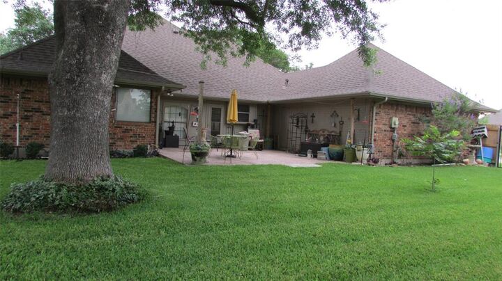 Property Photo: 901 Lakeway Drive TX 75119
