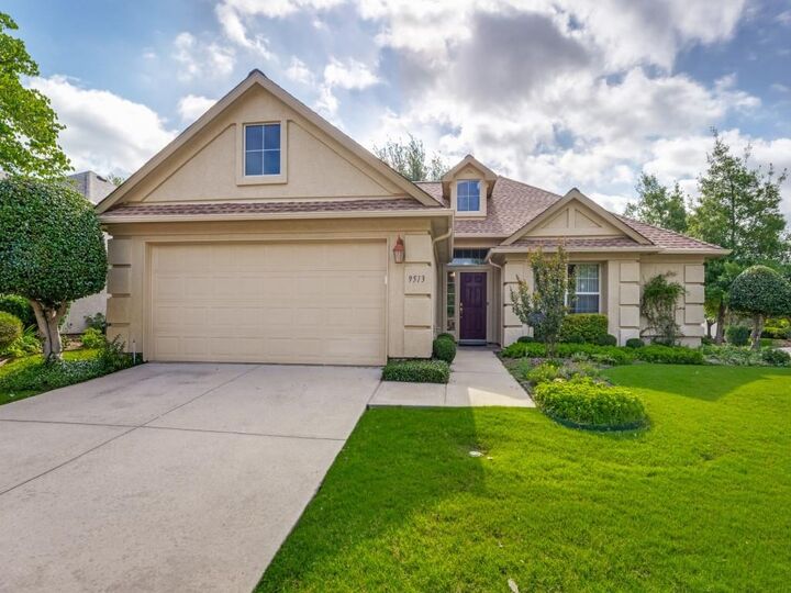 Property Photo: 9513 Trailwood Drive TX 76207