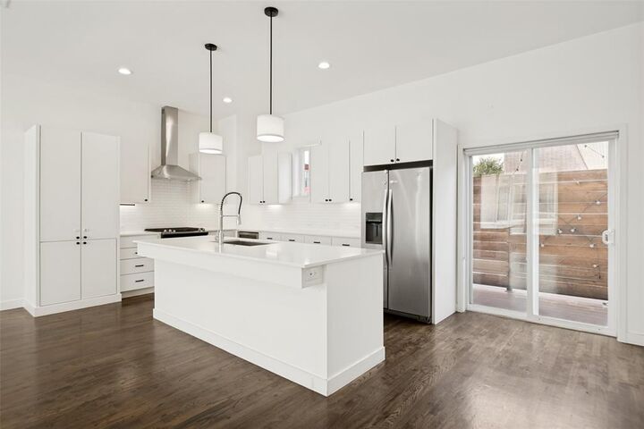 Property Photo: 4913 Dartford Drive TX 75204