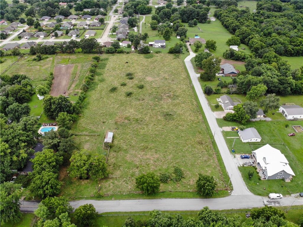 Property Photo:  513 N Byers Avenue  AR 72734 
