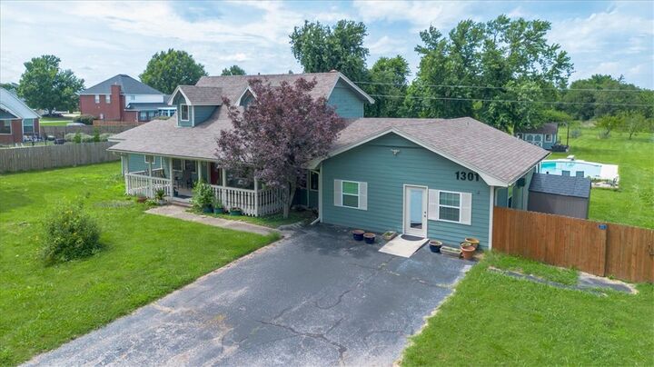 Property Photo:  1301 Laurel Avenue  AR 72758 