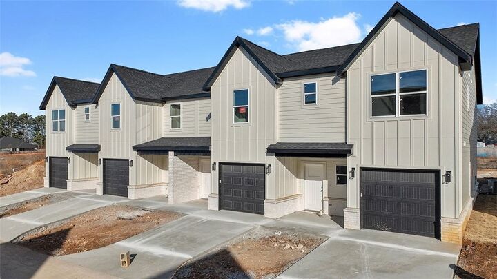 Property Photo: 1718 Cuppett Circle AR 72751