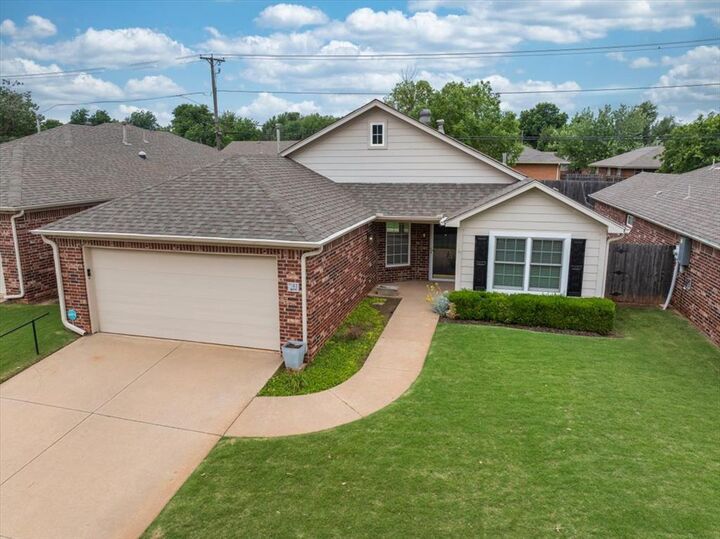 Property Photo:  2455 Manchester Drive 41  OK 73120 