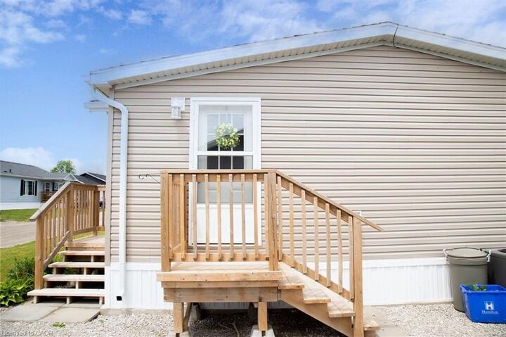 Property Photo: 26 Hickory Hollow ON N0A 1L0