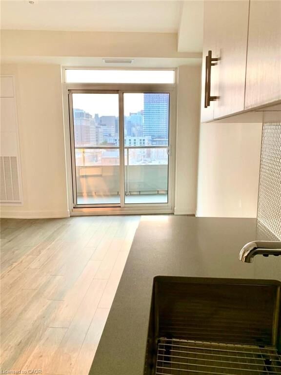 Property Photo: 212 King William Street 1116 ON L8R 0A7