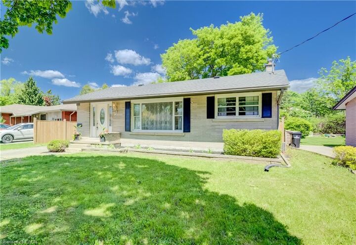 Property Photo:  152 Clark Avenue  ON N2C 1Y5 