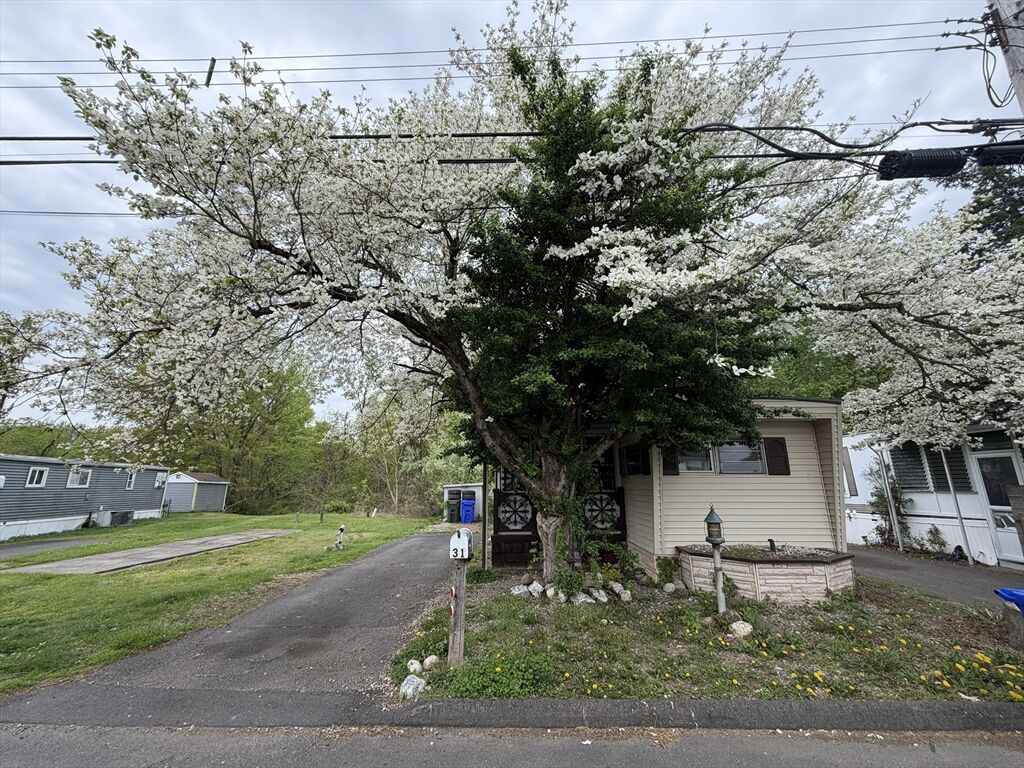 Property Photo: 31 Rivermead CT 06118