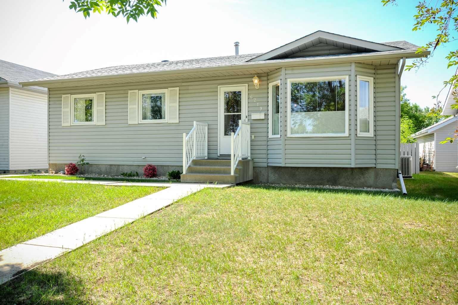 Property Photo: 6219 54 Avenue AB T4V 4H5