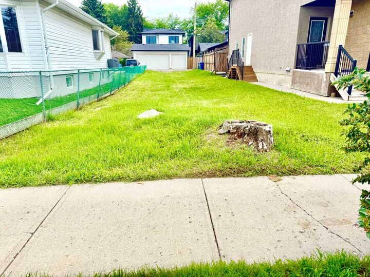 Property Photo:  217 20 Avenue NW  AB T2M 1C3 