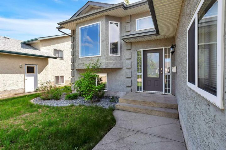 Property Photo: 9 Archibald Crescent AB T4R 2X3