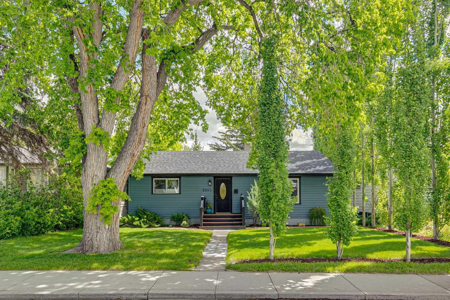 Property Photo: 3016 29 Street SW AB T3E 2L1