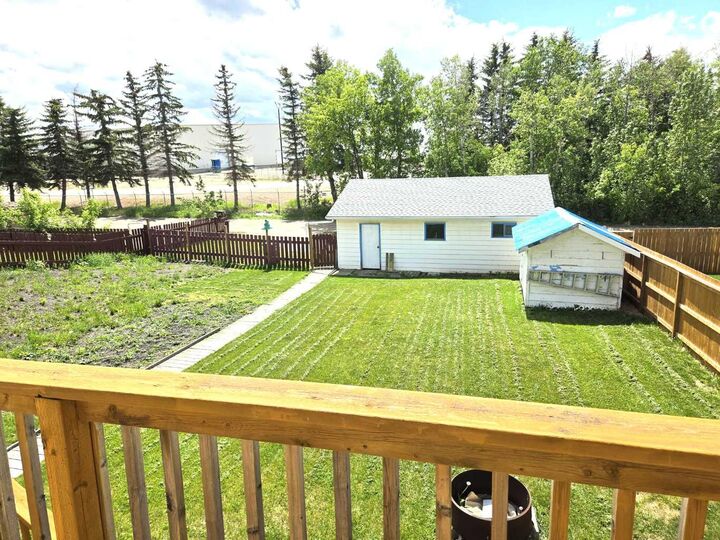 Property Photo: 5039 56 Street E AB T4G 1R3