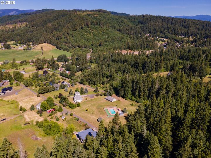 Property Photo: 3955 Country Pine Dr OR 97041