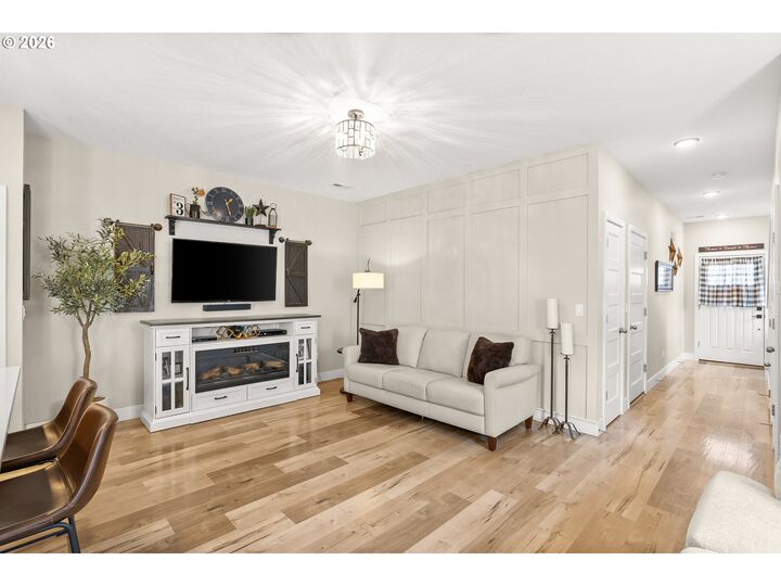 Property Photo: 604 S Columbia St OR 97132