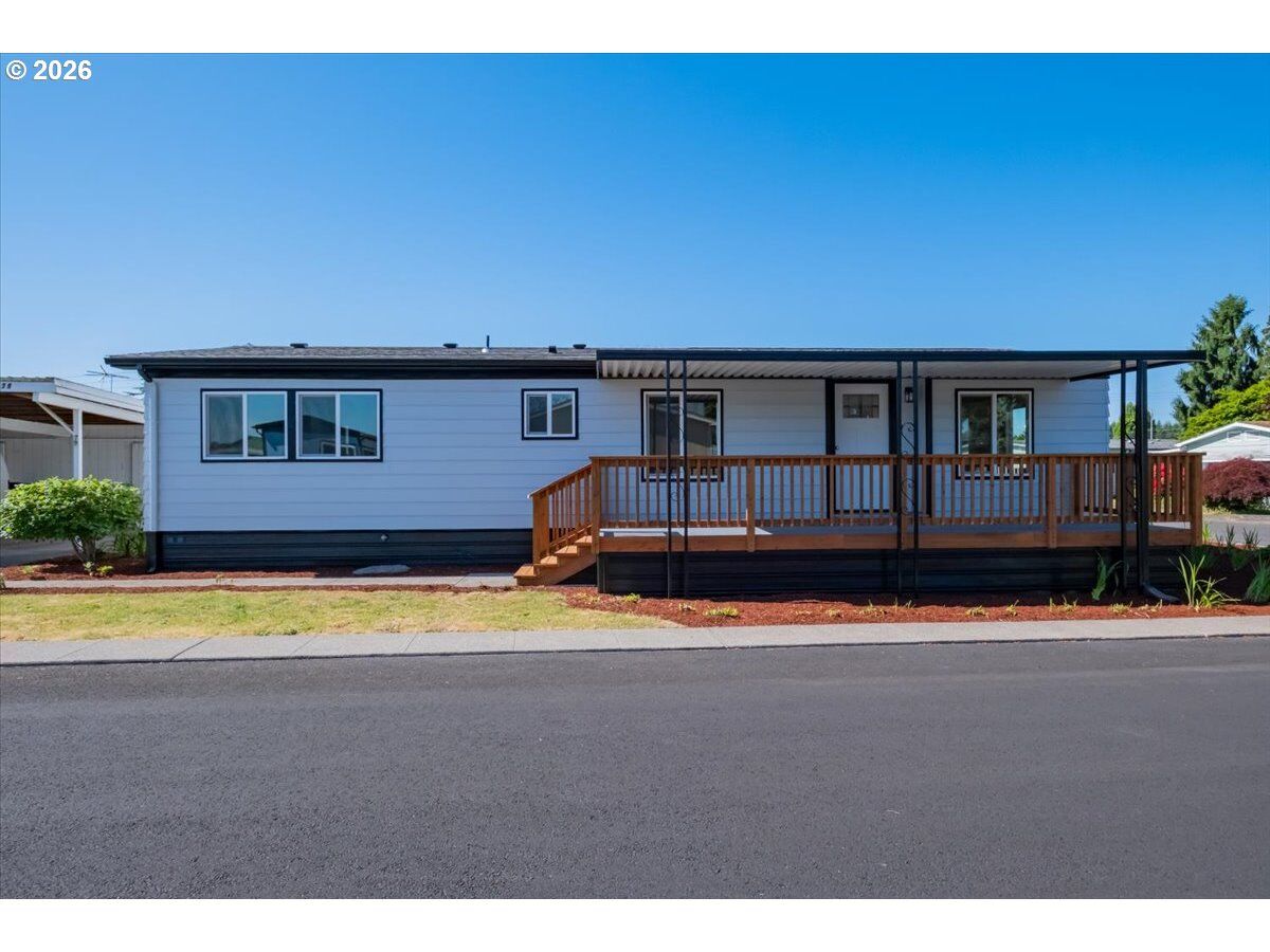 Property Photo: 5422 Portland Rd NE 79 OR 97305