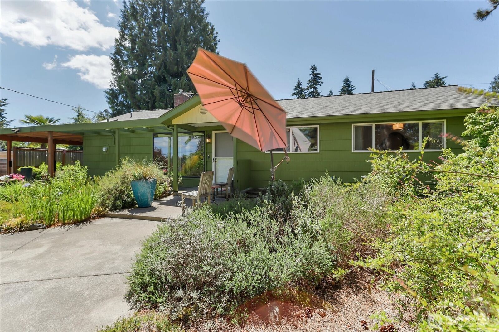 Property Photo:  2145 N 146th Street  WA 98133 