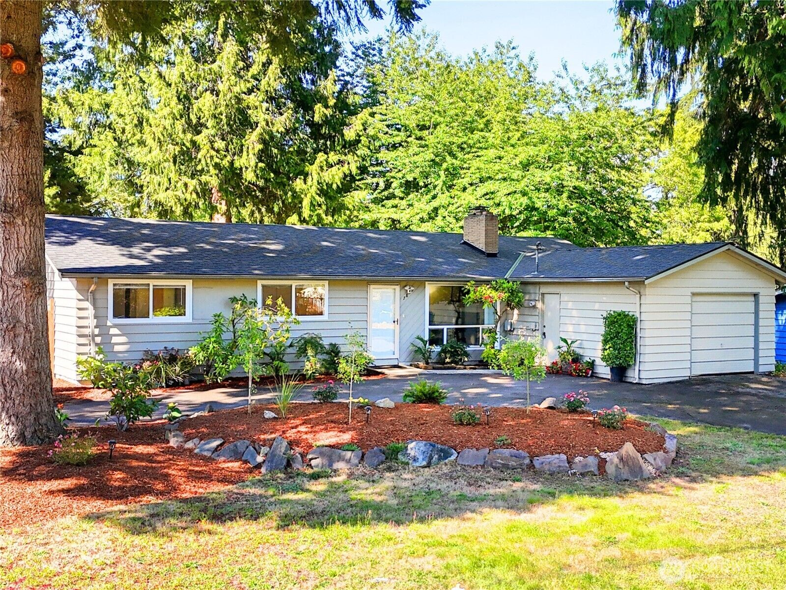 Property Photo:  7825  189th Place SW  WA 98026 