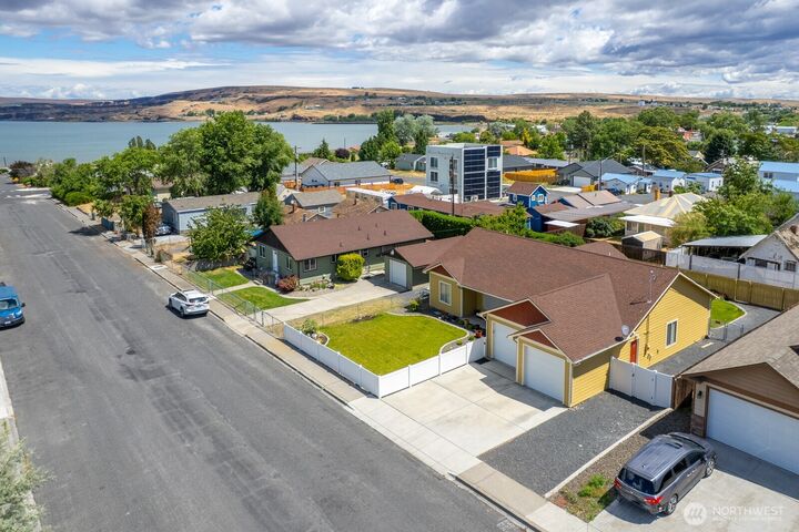 Property Photo: 42 Dogwood Street WA 98851