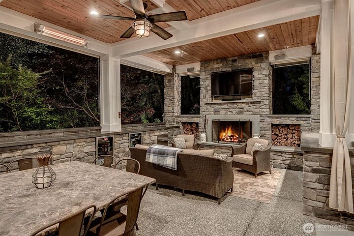 Property Photo: 14423 SE 89th Place WA 98059