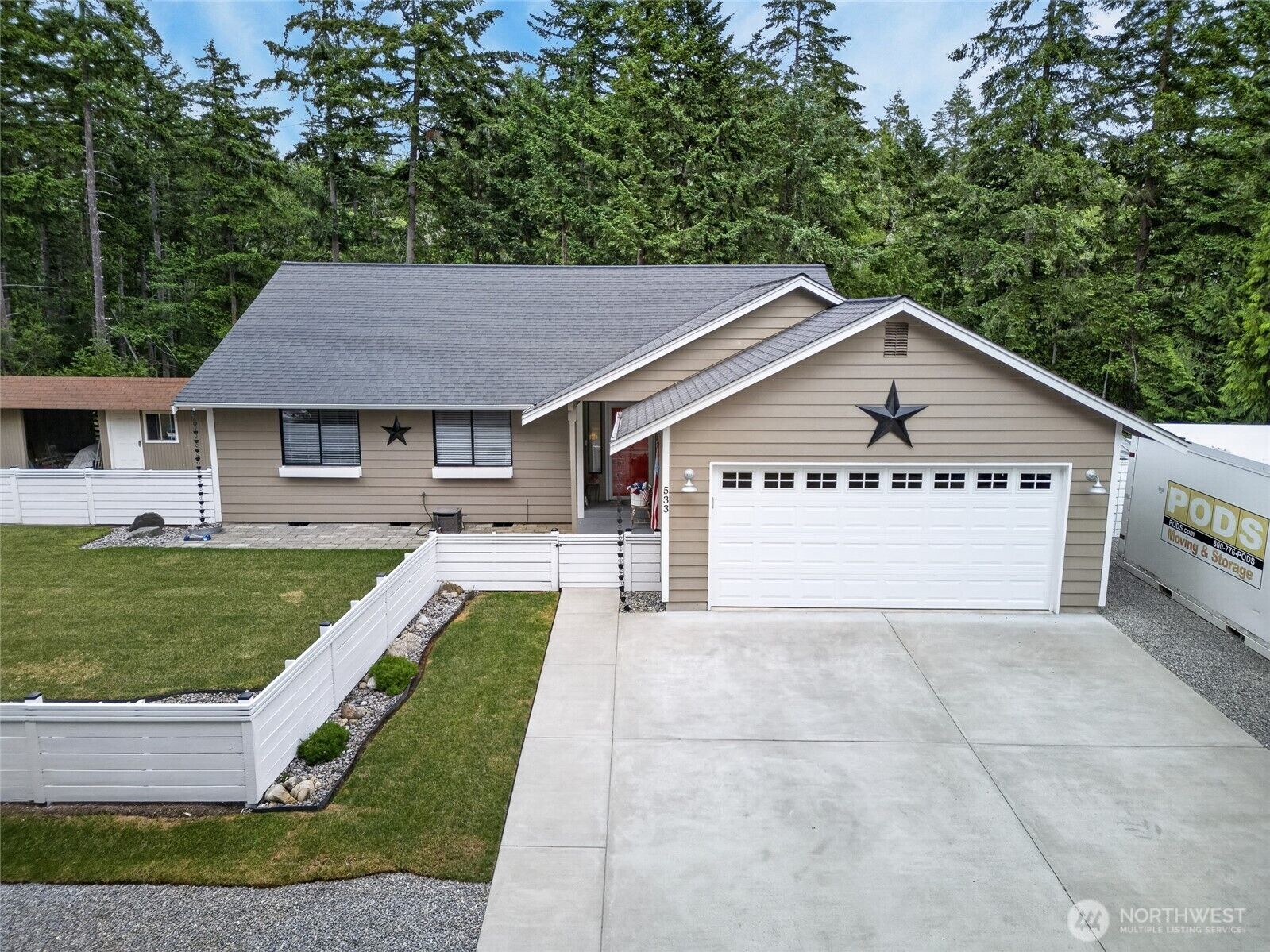Property Photo: 533 6th Court WA 98333