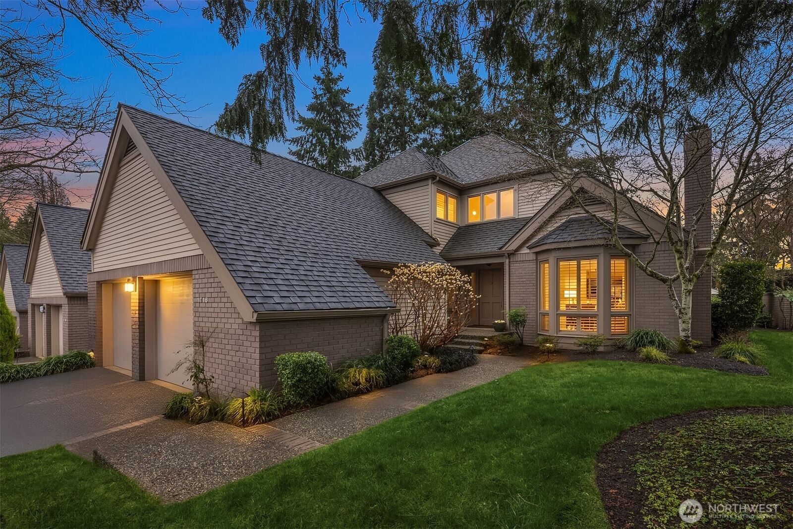 Property Photo: 1716 Bellevue Way NE WA 98004