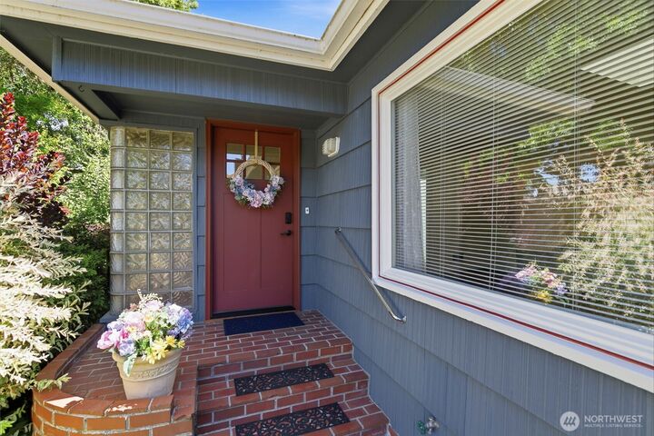 Property Photo:  2219  Washington Way  WA 98632 
