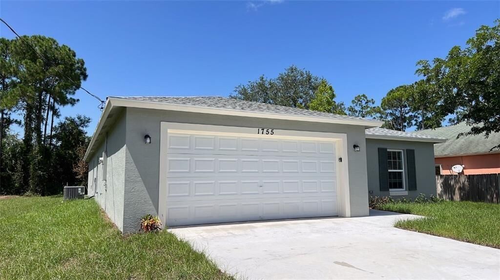 Property Photo: 1755 SW Cannon Avenue FL 34953