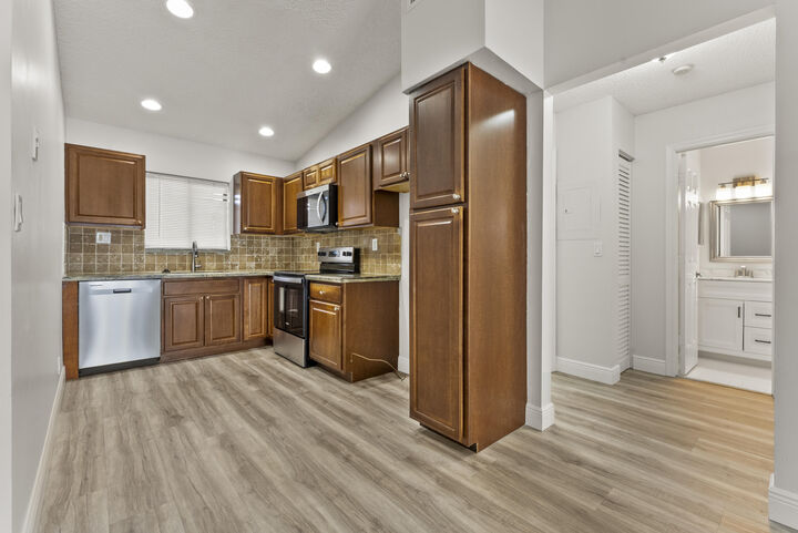 Property Photo: 2900 Olivewood Terrace 201 FL 33431