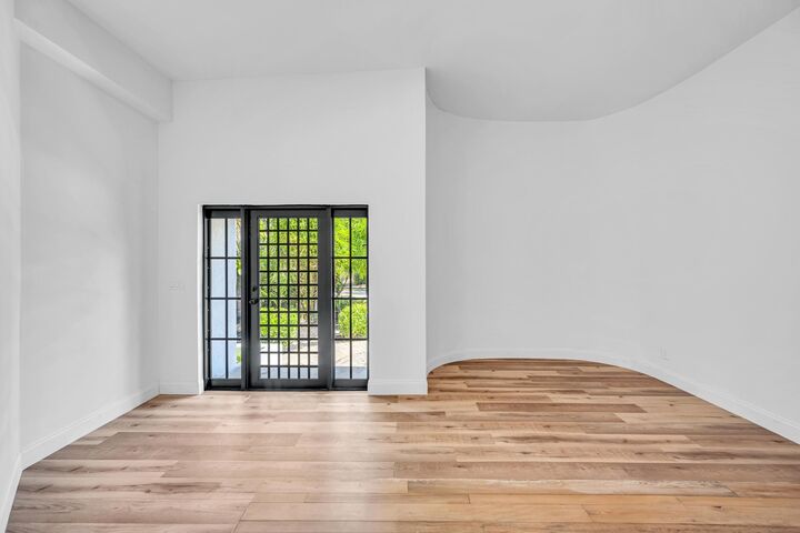 Property Photo: 1413 NE 4th Court FL 33301