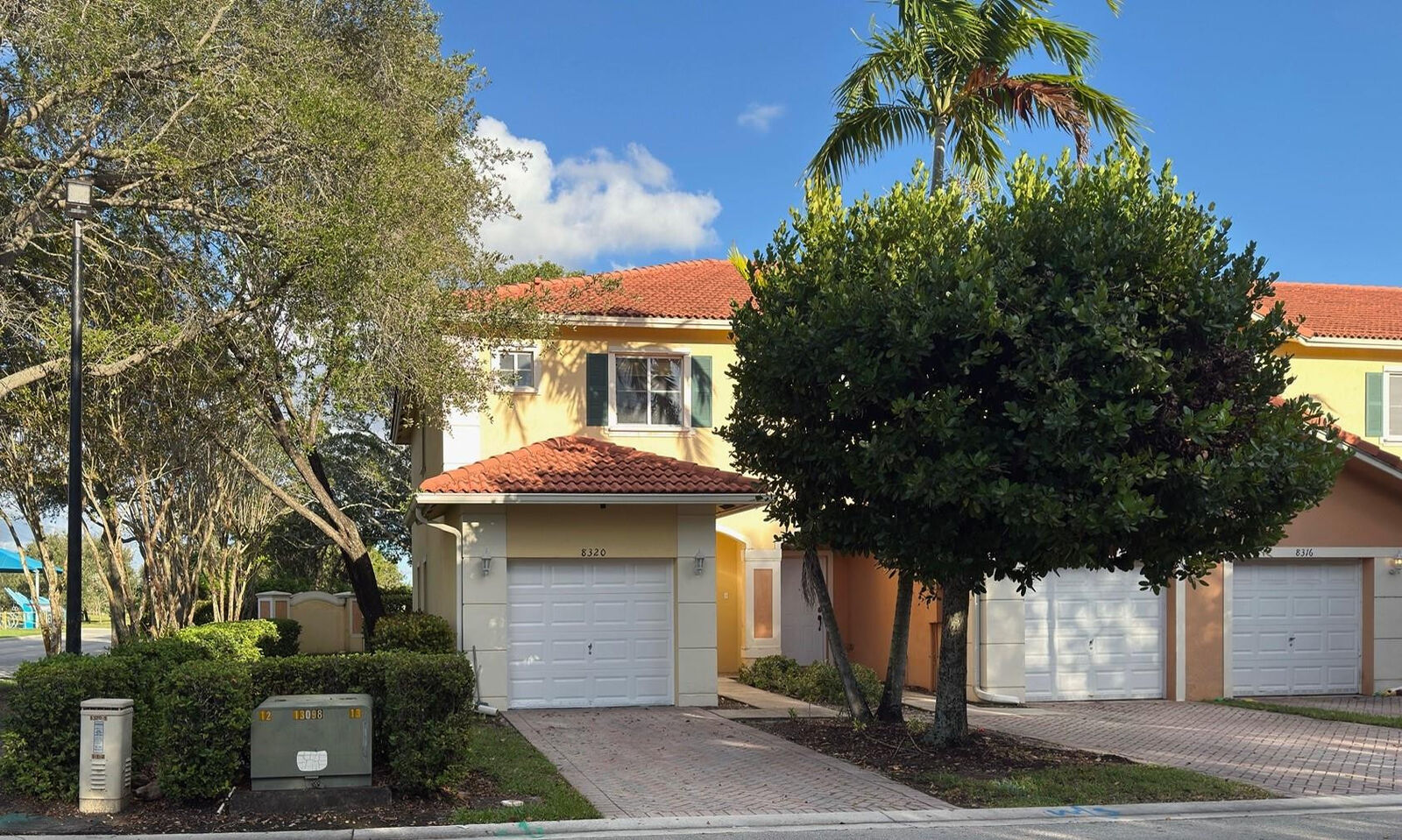 Property Photo:  8320 Santa Monica Avenue 8320  FL 33321 
