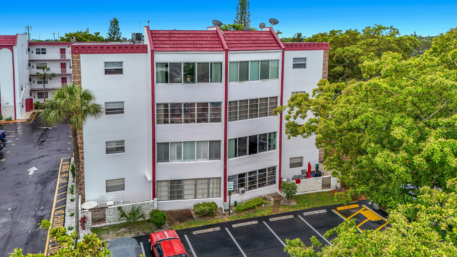 Property Photo:  4270 NW 40th Street 401  FL 33319 