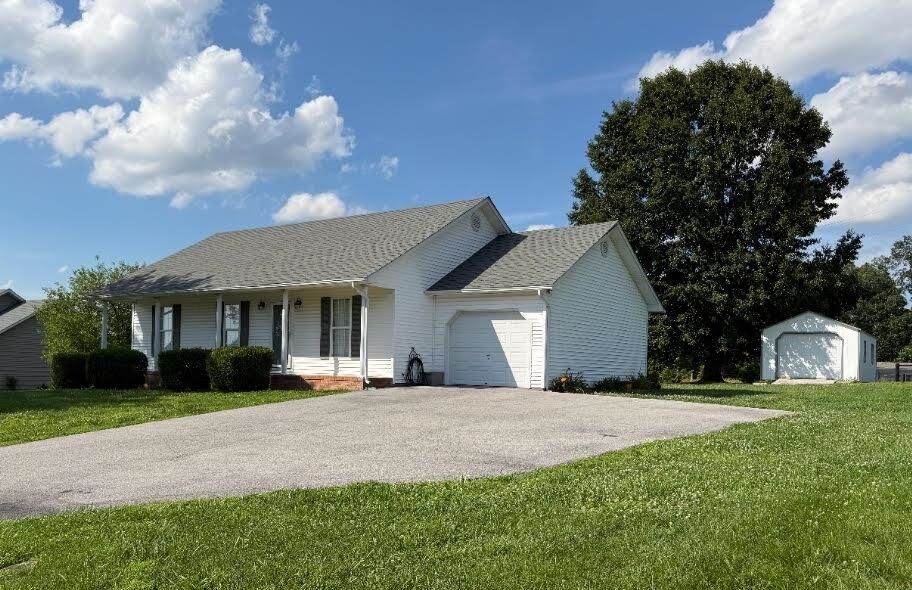 Property Photo: 1570 Park City Glasgow Road KY 42141