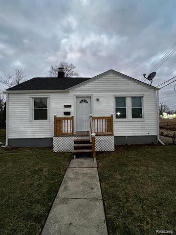 Property Photo:  8695 Evergreen Avenue  MI 48228 