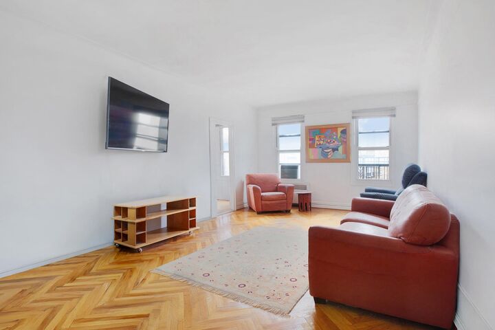 Property Photo: 687 W 204th Street 6-D NY 10034