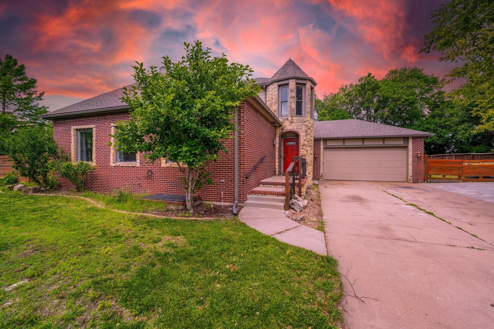 Property Photo: 13911 E Bayley Cir KS 67230-9112