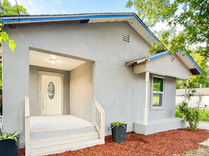 Property Photo: 839 Jean St TX 78207