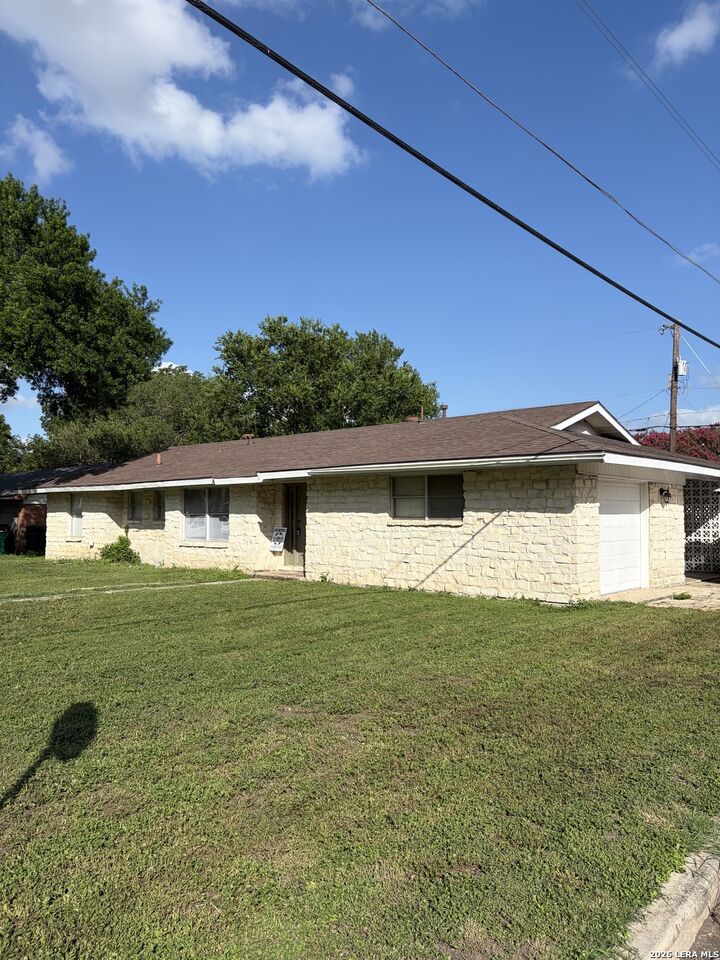 Property Photo:  302 E Byrd Blvd  TX 78148 
