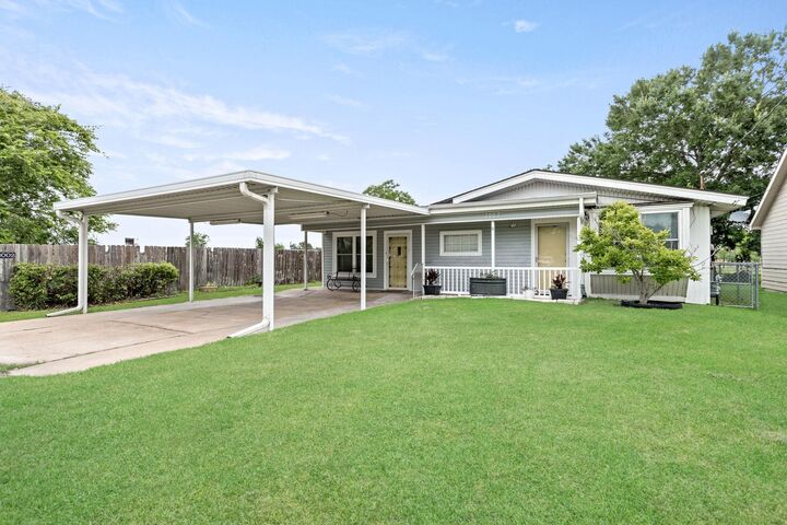 Property Photo: 3002 Ruby Dr TX 77619-4130