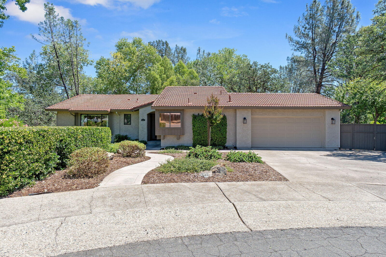 Property Photo:  4100 Jasper Way  CA 96001 