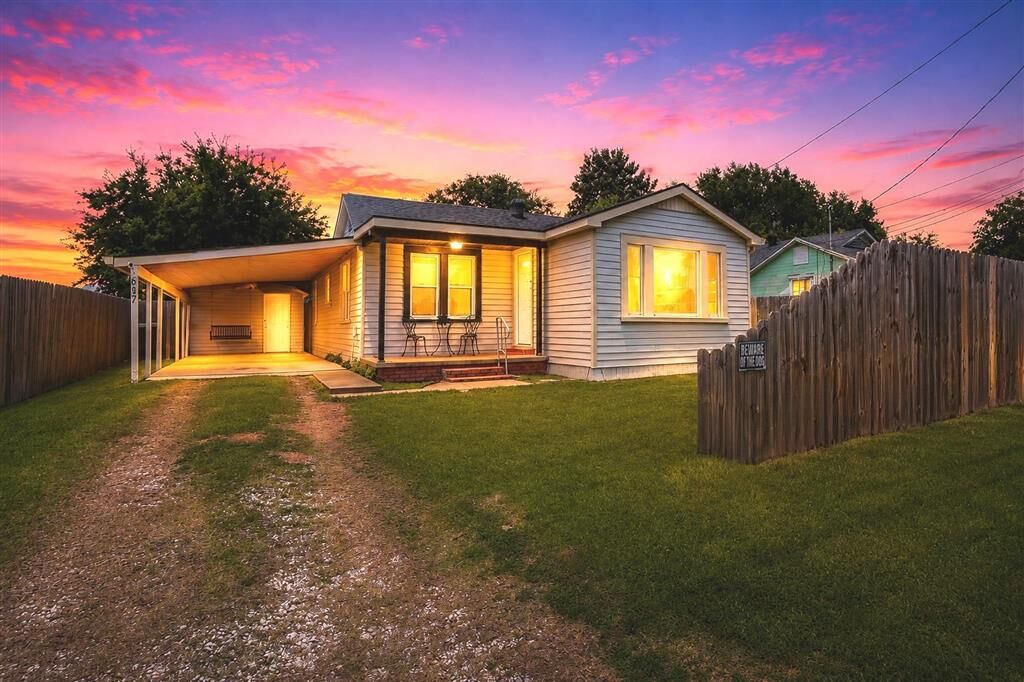 Property Photo:  617 Sycamore Street  LA 70601 